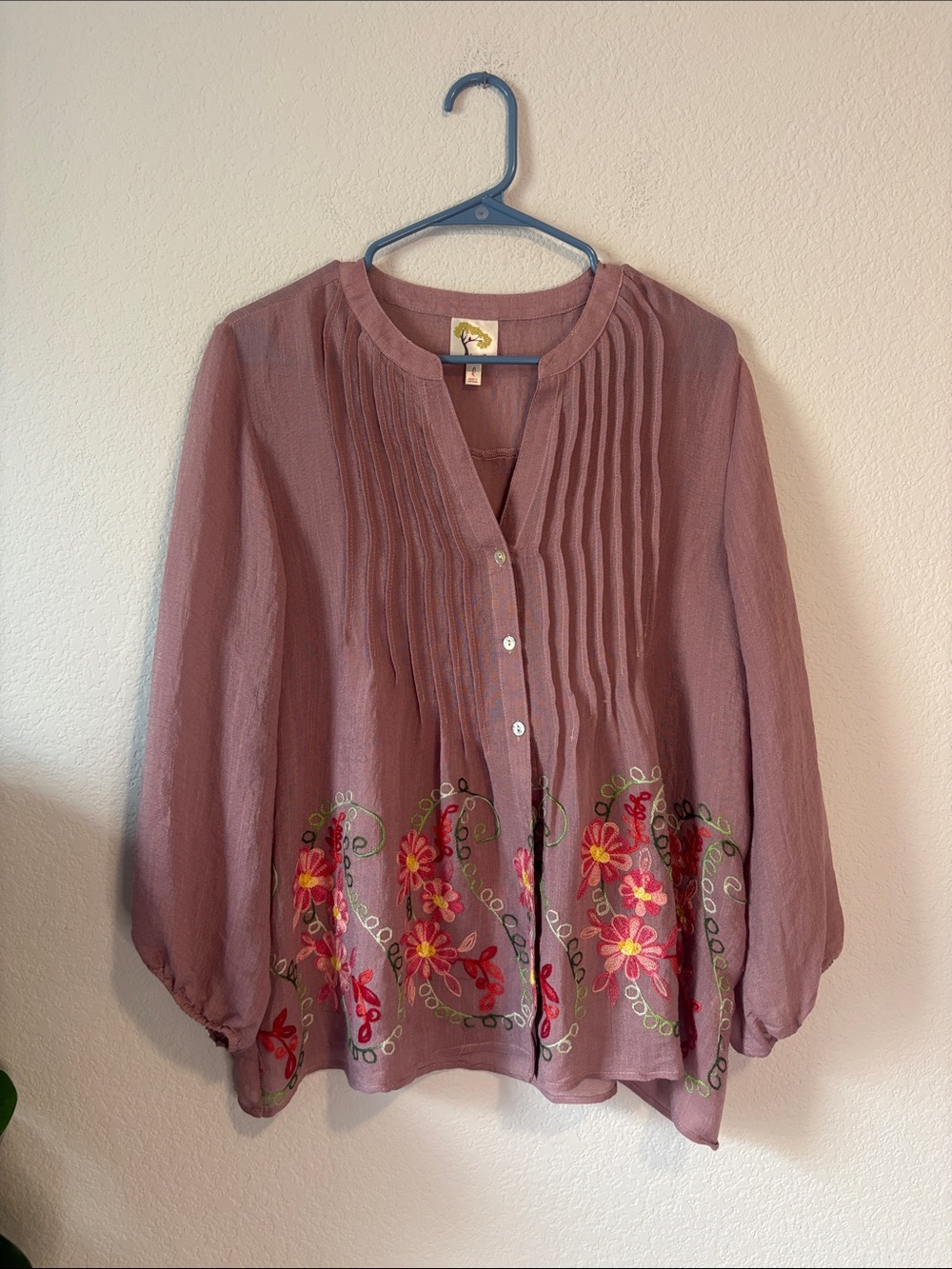 fig and flower Mauve Embroidered Pintuck Button-Front balloon sleeve Tunic L
